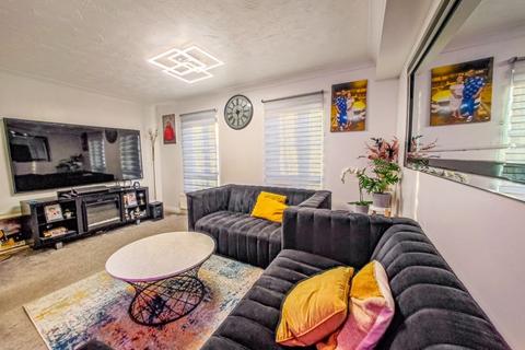 82 Battery Road, London, SE28 0JU