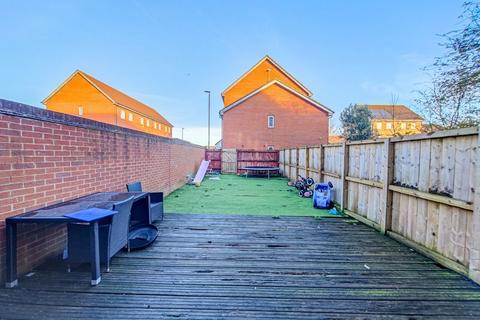 82 Battery Road, London, SE28 0JU