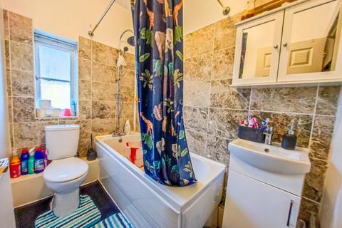 82 Battery Road, London, SE28 0JU