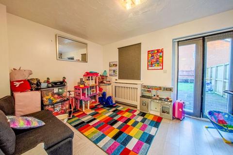 82 Battery Road, London, SE28 0JU
