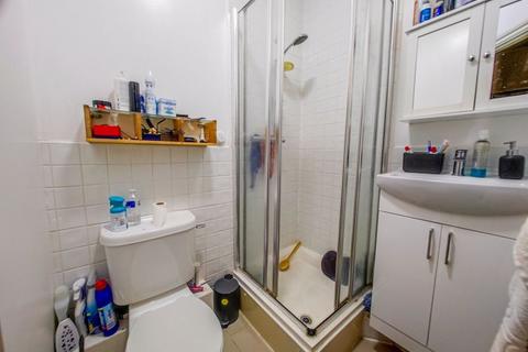 82 Battery Road, London, SE28 0JU