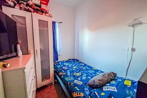 82 Battery Road, London, SE28 0JU