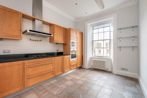 3 bedroom flat to rent, Cumberland Street, New Town, Edinburgh