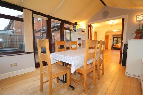 24 Emmer Green, Luton, LU2 8UH