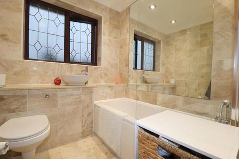 24 Emmer Green, Luton, LU2 8UH