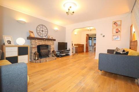 24 Emmer Green, Luton, LU2 8UH
