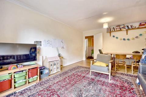 2 bedroom flat for sale, Lissenden Gardens, Parliament Hill, London NW5