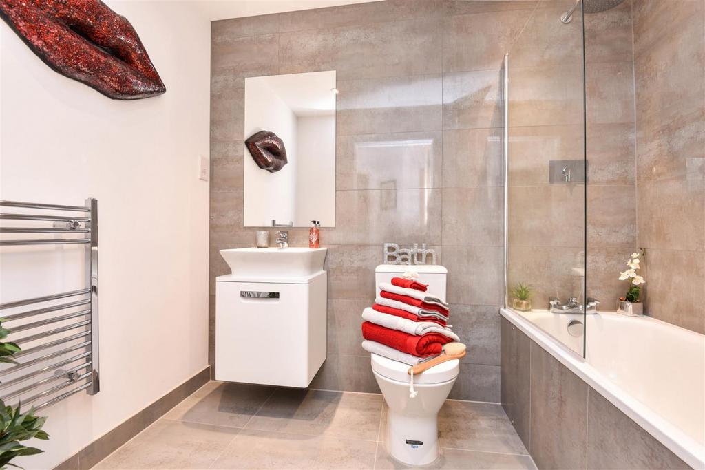 Queensgate, Redhill 1 bed apartment £1,275 pcm (£294 pw)