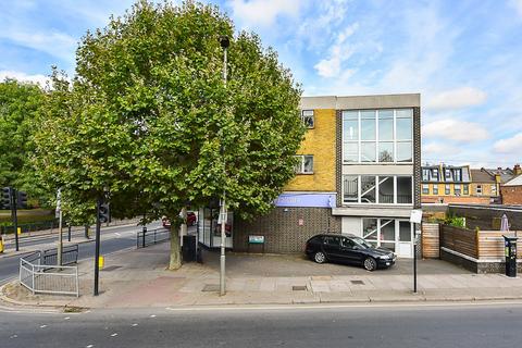 2 bedroom flat to rent, Burntwood Lane, London SW17