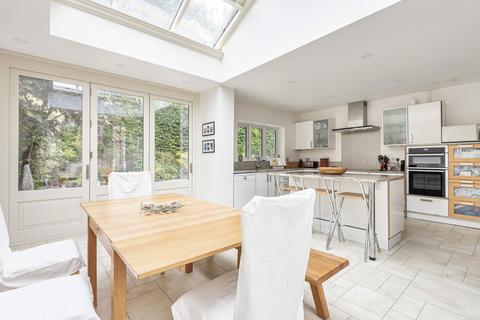 4 bedroom detached house to rent, Off Sarum Road, Winchester SO22