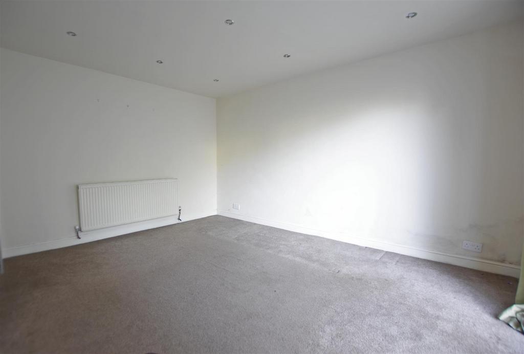 Hillcrest Drive, Queensbury 3 bed terraced house for sale £139,950
