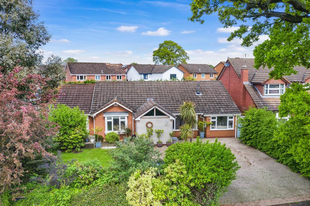 Guys Cliffe Avenue, Leamington Spa 4 bed detached bungalow for sale £