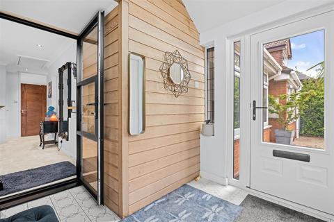 4 bedroom detached bungalow for sale, Guys Cliffe Avenue, Leamington Spa