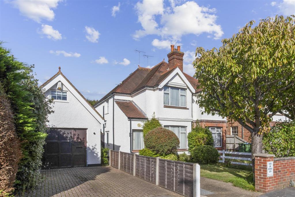 Freelands Road, Cobham 3 bed semidetached house for sale £800,000