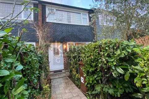 2 The Bracken, London, E4 7HY