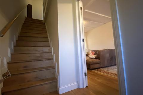 2 The Bracken, London, E4 7HY