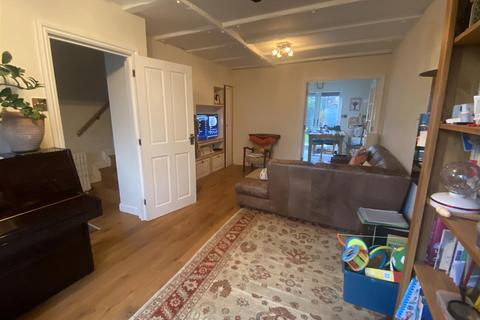 2 The Bracken, London, E4 7HY
