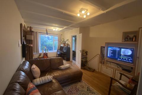 2 The Bracken, London, E4 7HY