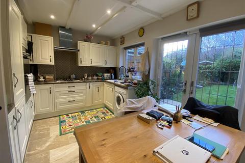 2 The Bracken, London, E4 7HY