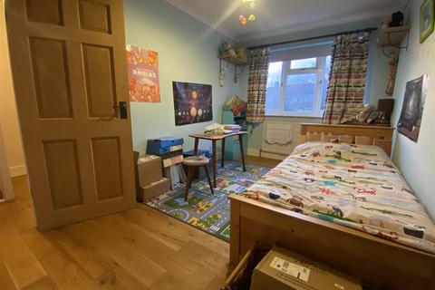 2 The Bracken, London, E4 7HY