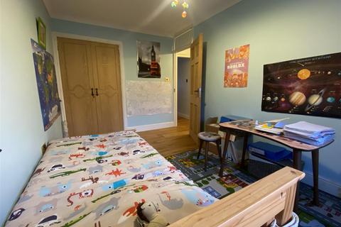 2 The Bracken, London, E4 7HY
