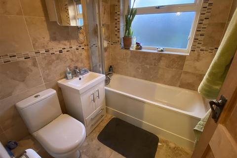2 The Bracken, London, E4 7HY