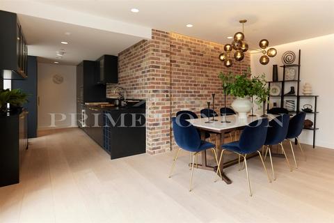 Flat 12, 106 Berwick Street, London, W1F 0DX