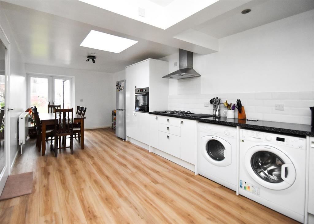 8 Laburnum Street - Dining Kitchen (3).jpg