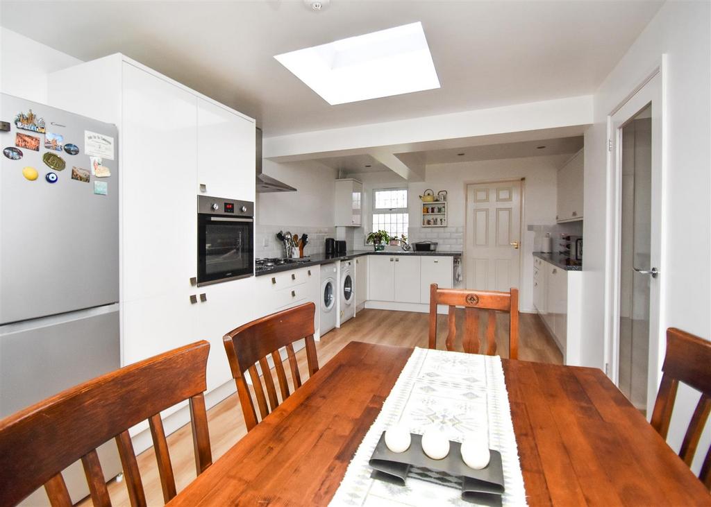8 Laburnum Street - Dining Kitchen.jpg