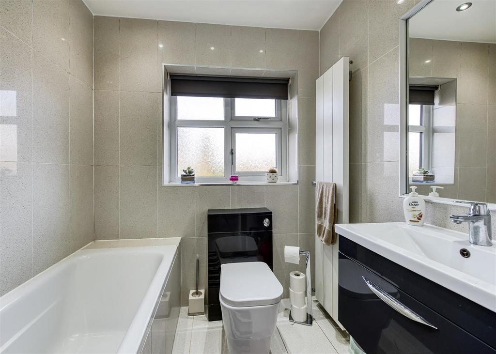 288b Penn Road-bathroom.jpg