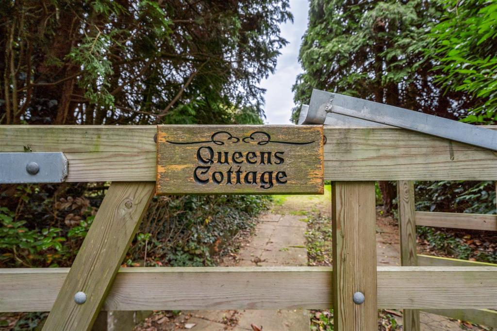 Queens Cottage-5 lo.jpg