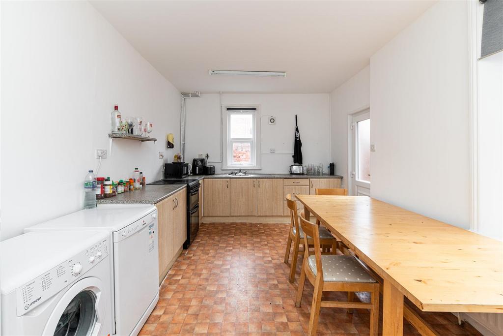 Sidney Grove, Fenham, Newcastle Upon Tyne 6 bed terraced house £2,080