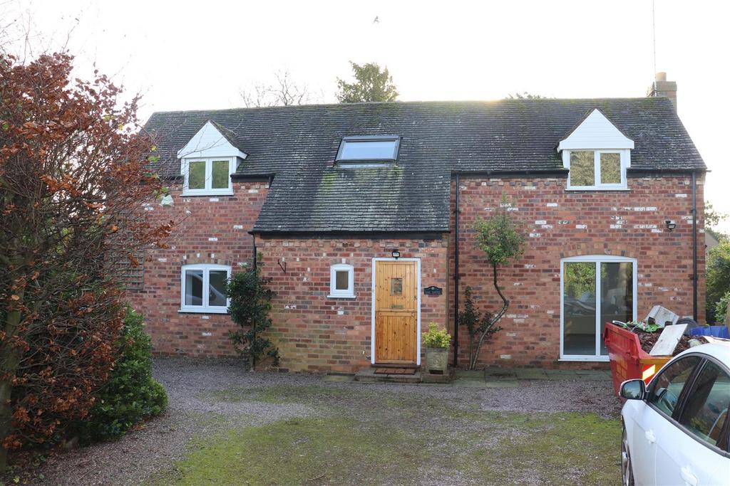 Cedar Court, Walsall Wood Road, Aldridge 3 bed detached house to rent
