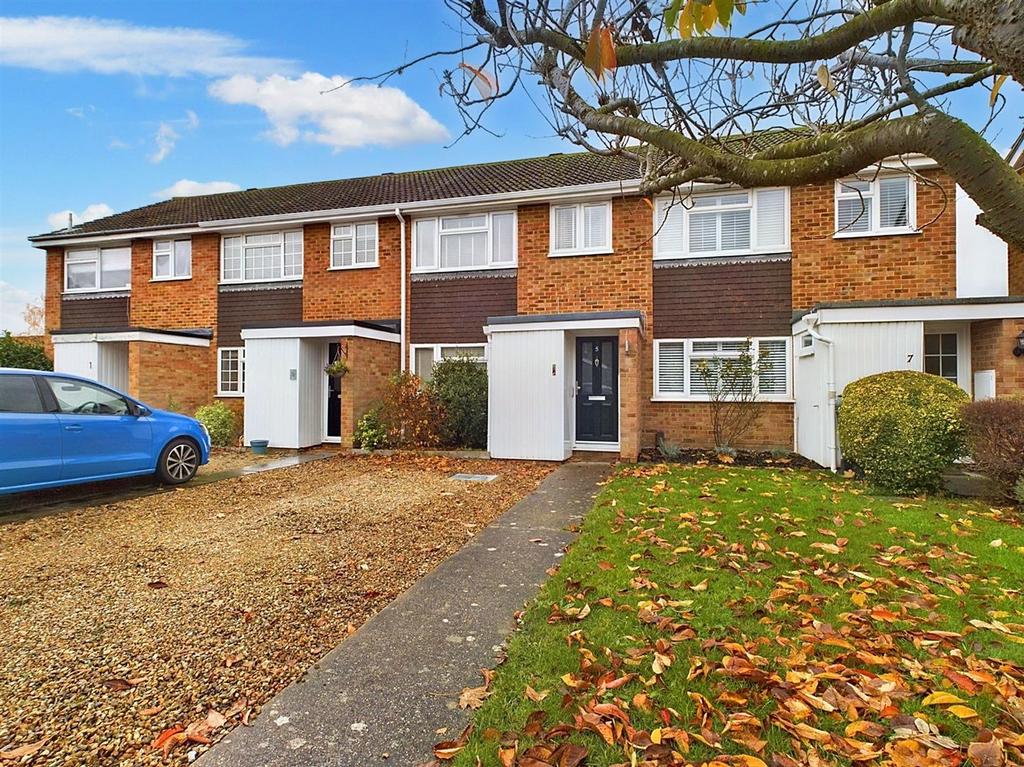 Willowhayne Drive, WaltonOnThames 3 bed house for sale £515,000