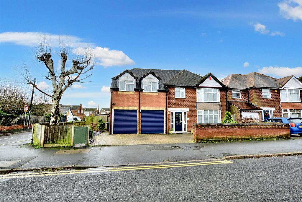 Drummond Drive, Nuthall, Nottingham 6 bed detached house for sale £