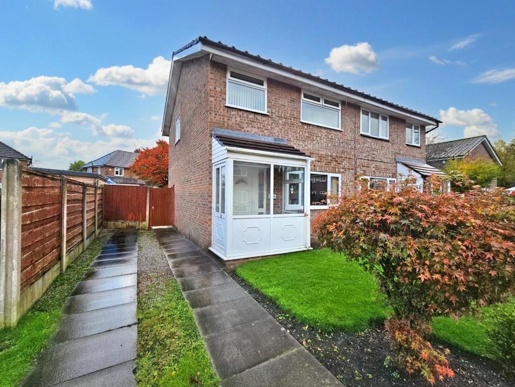 Threshfield Drive, Timperley 3 bed semidetached house £1,275 pcm (£