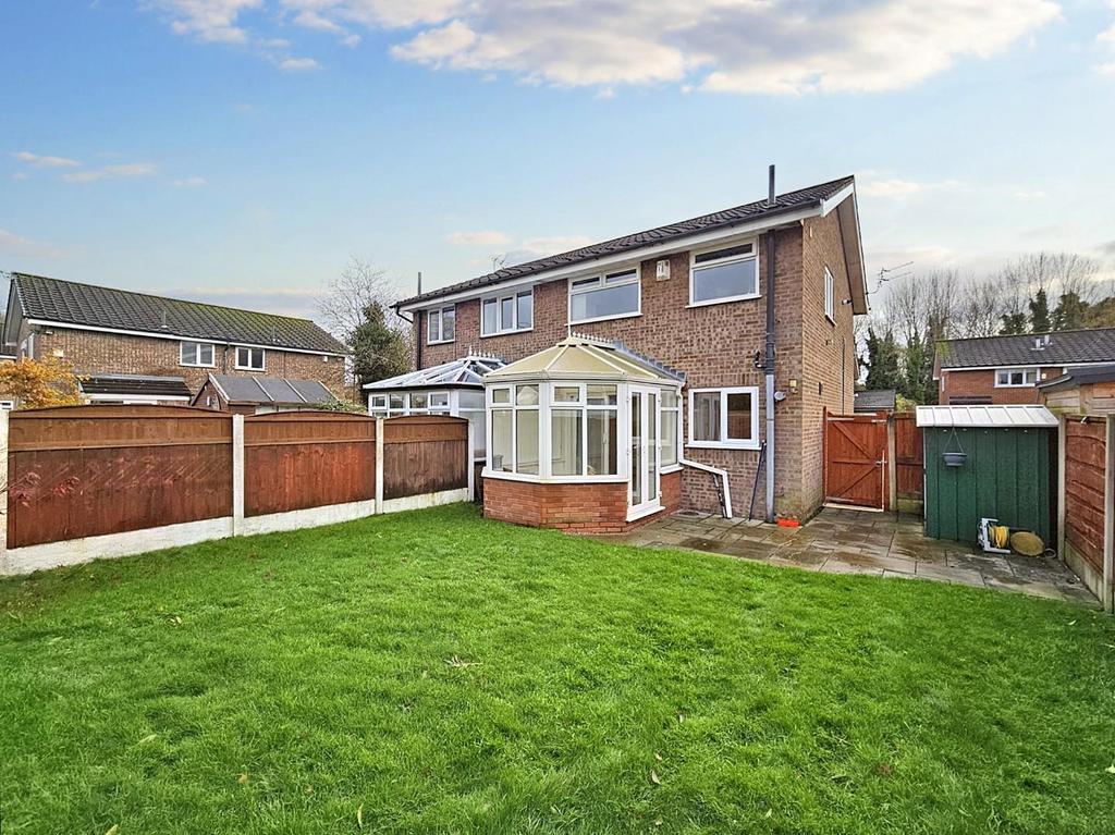 Threshfield Drive, Timperley 3 bed semidetached house £1,275 pcm (£