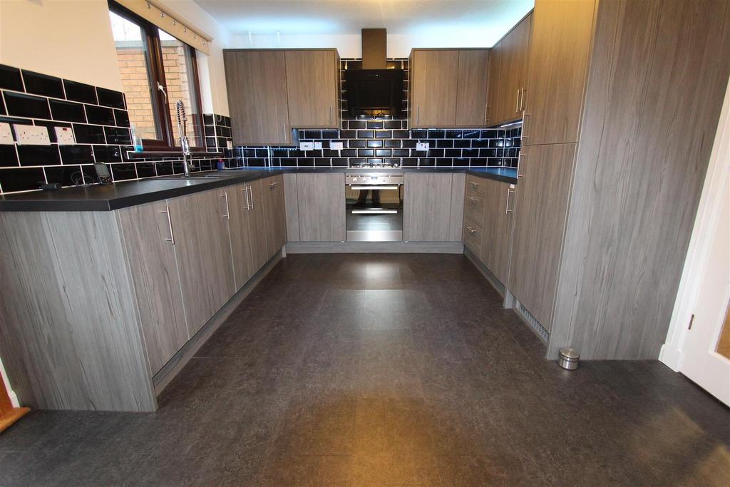 Kitchen/Dining