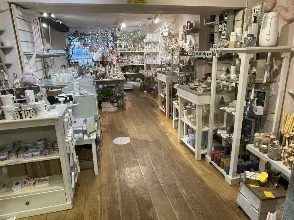 Cotswold Candlemakers   Main showroom.JPG