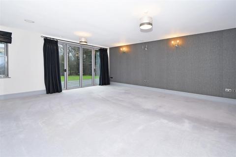 5 bedroom detached house to rent, Eyebrook Road, Bowdon, Altrincham