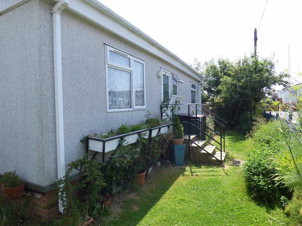 Hoo Marina Park, Vicarage Lane, Hoo 2 bed park home for sale £180,000