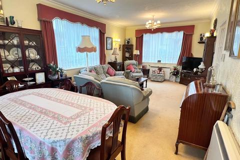 3 bedroom apartment for sale - Cherryl House, Seymour Gardens, Four Oaks