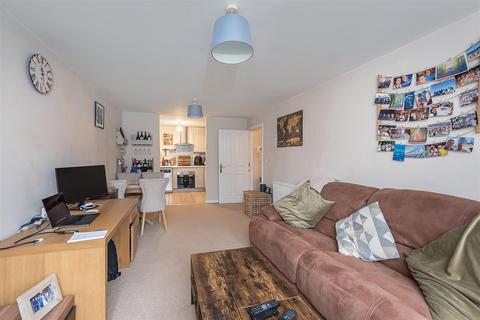 1 bedroom flat for sale, Meadow View, Redbourn