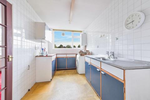 78, Sandown Lodge Avenue Road, Epsom, KT18 7QU