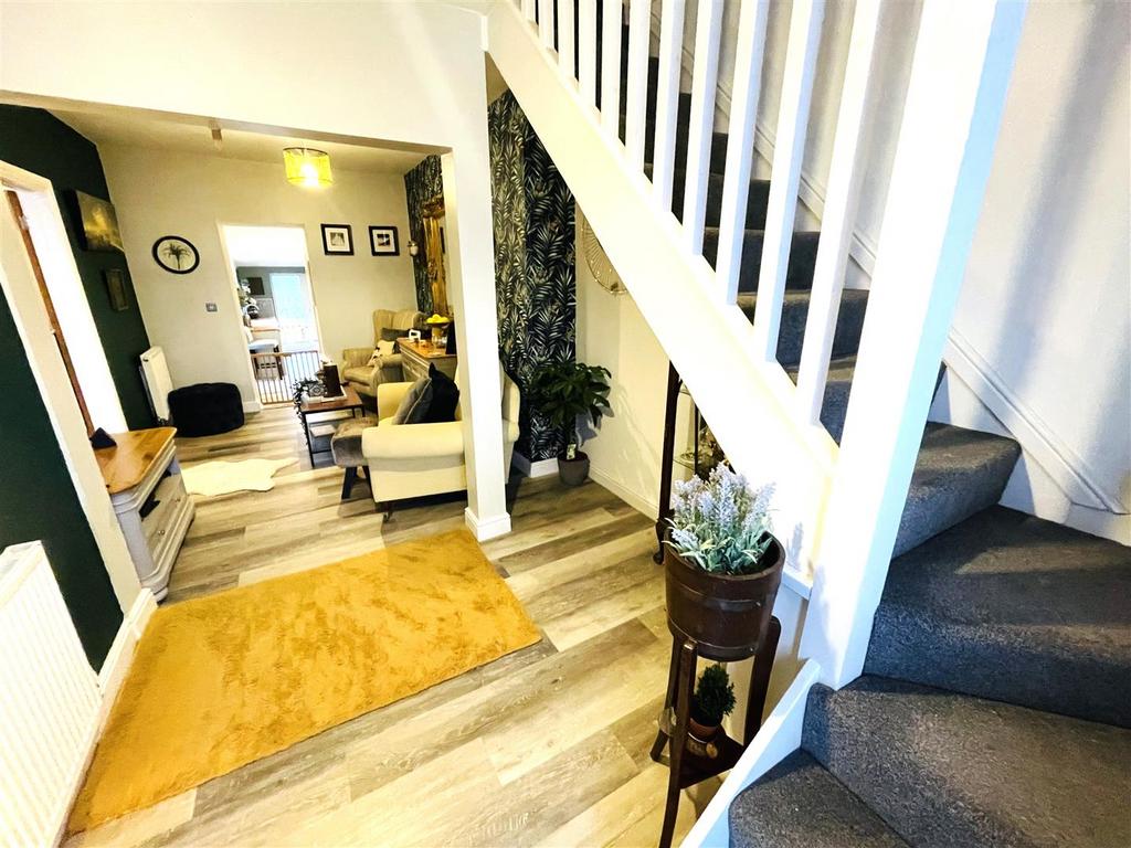 Cross Hands Road, Gorslas, Llanelli 3 bed detached house for sale £229,950