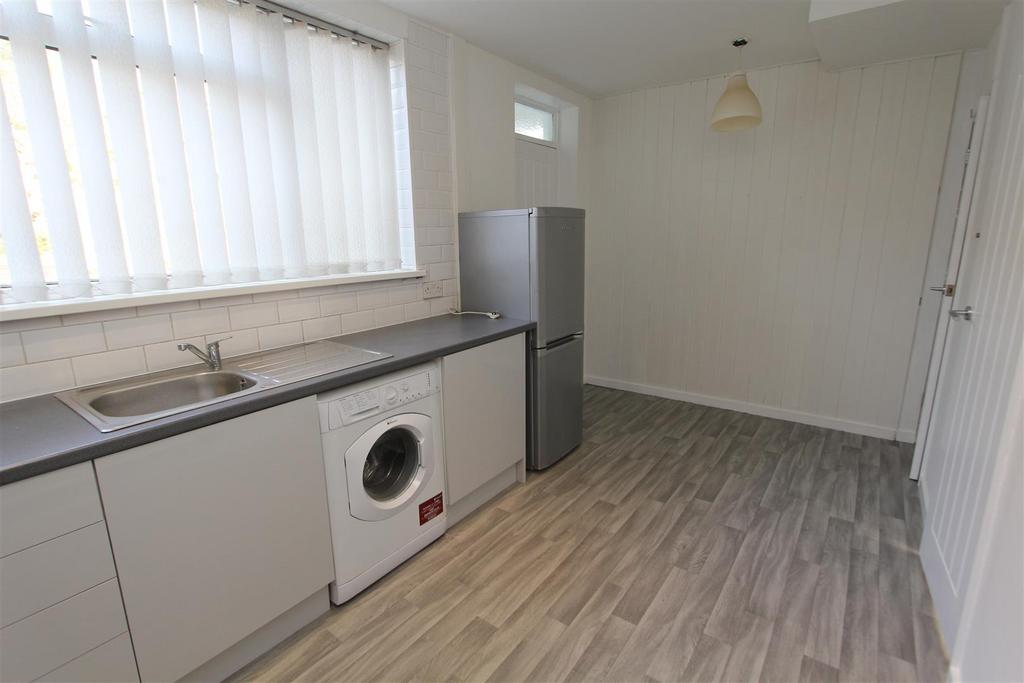 Kitchen 2.JPG