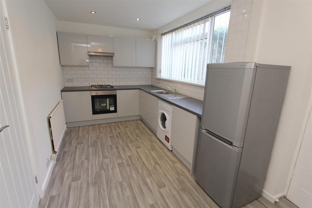 Kitchen 3.JPG