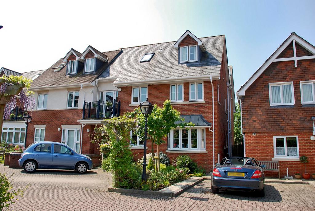 Brookley Road, Brockenhurst, SO42 1 bed ground floor flat for sale £