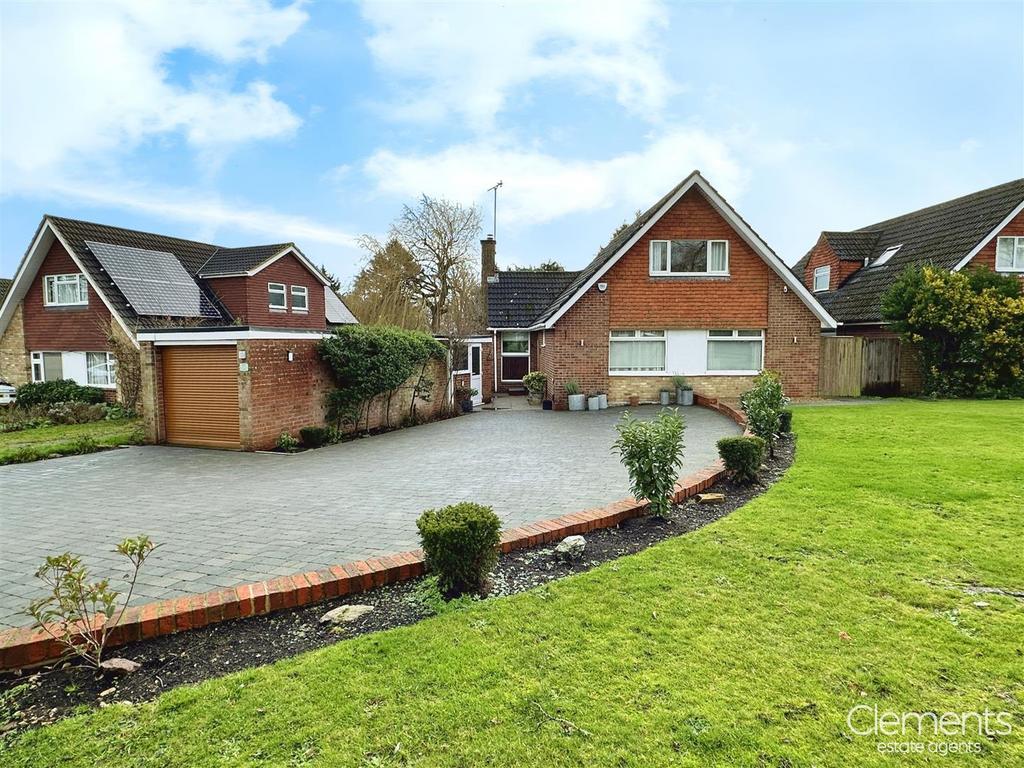 Robinsfield, Boxmoor, Hemel Hempstead HP1 4 bed detached house for sale