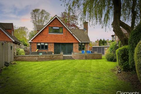 7 Robinsfield, Hemel Hempstead, HP1 1RW